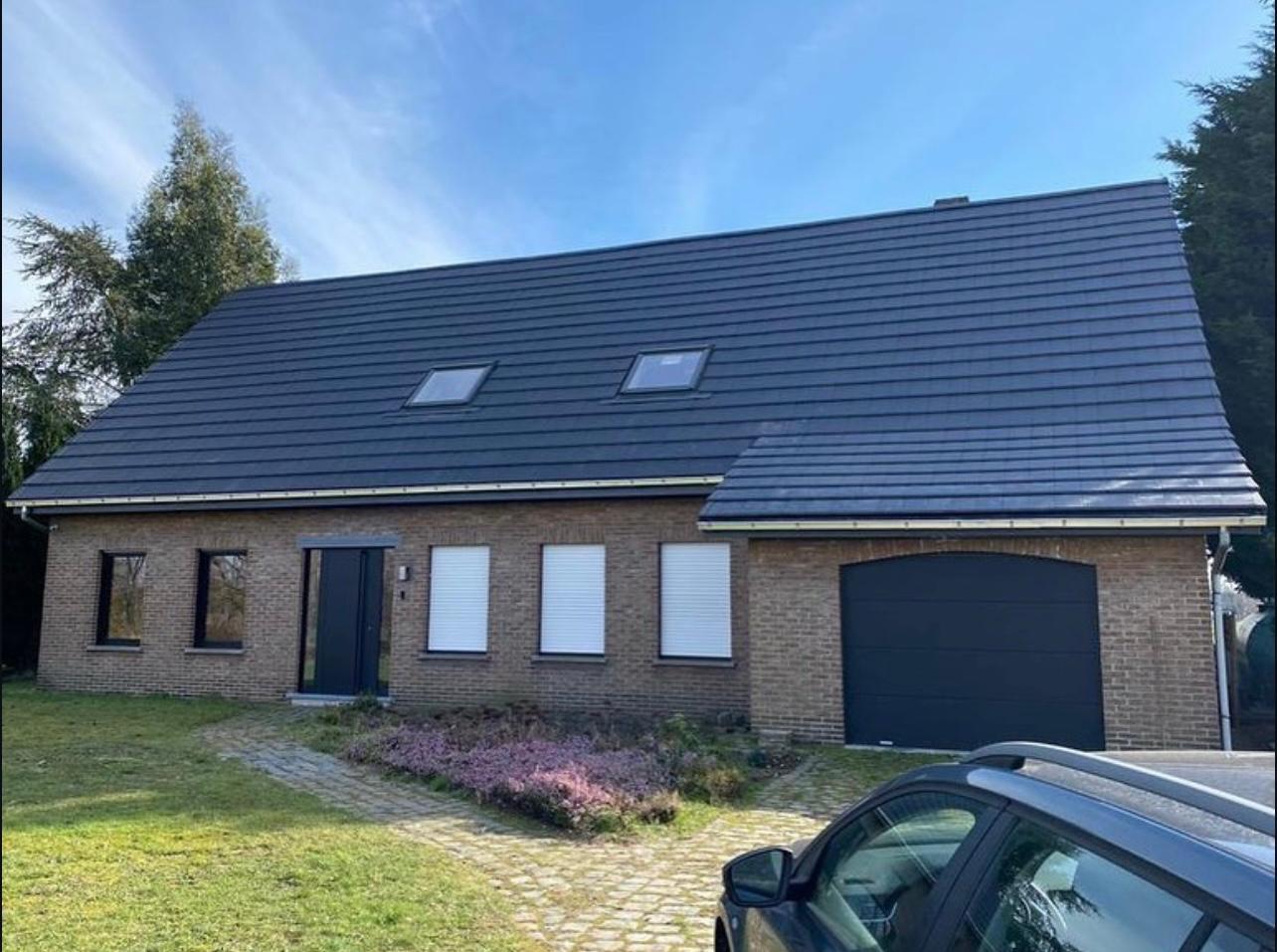 Nouvelle toiture avec fenêtres de toit par De Renovatie Meesters