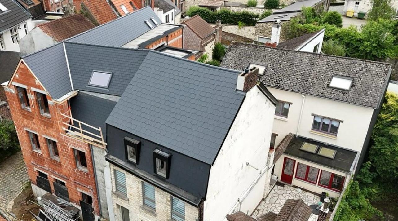 Ardoises sur maison de ville